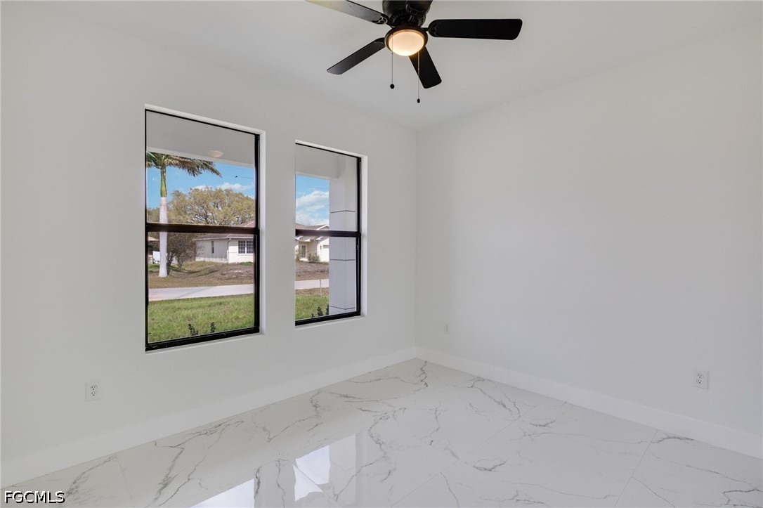 3 Bed SingleFamilyResidence for Sale in Lehigh Acres, photo 3