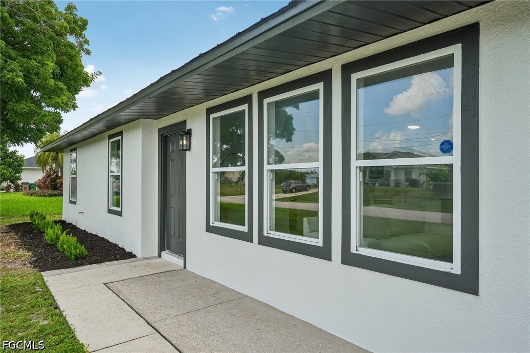 3 Bed SingleFamilyResidence for Sale in Cape Coral, photo 3