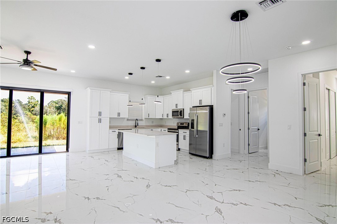 4 Bed SingleFamilyResidence for Sale in Lehigh Acres, photo 3