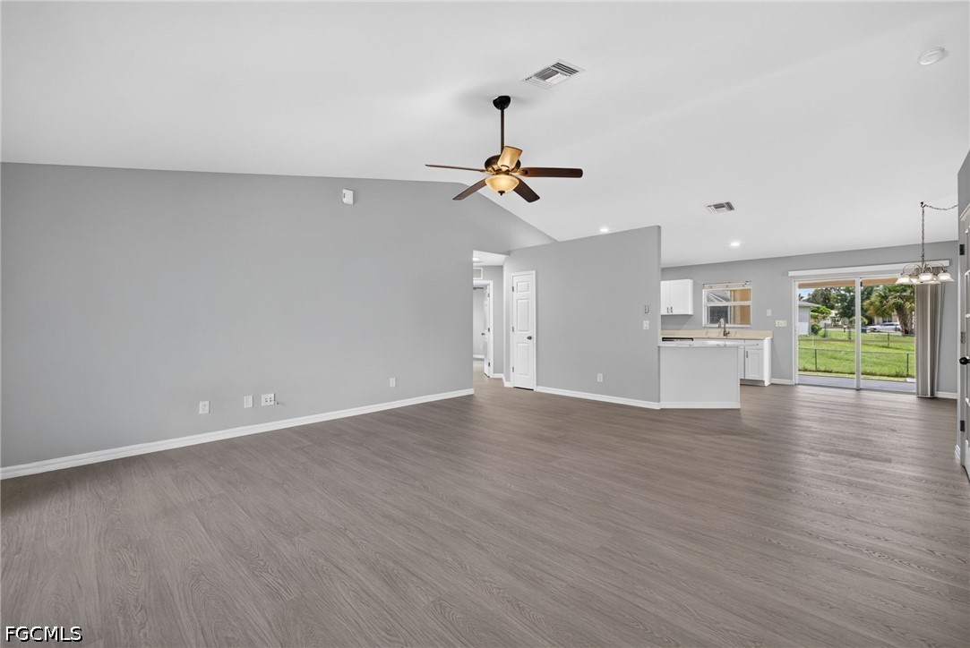 3 Bed SingleFamilyResidence for Sale in Lehigh Acres, photo 3