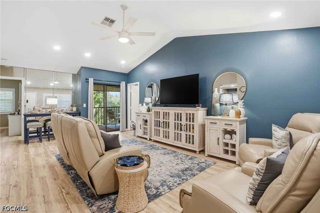 2 Bed Condominium for Sale in Fort Myers, photo 3