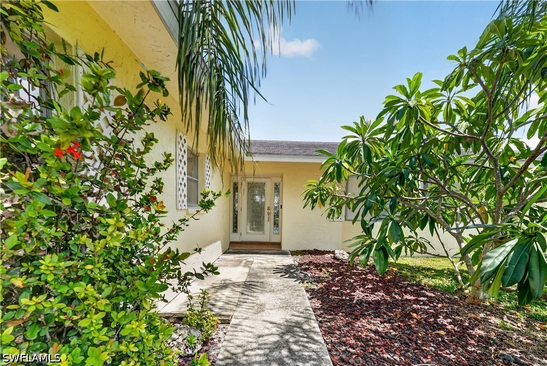 3 Bed Waterfront Home for Sale in Fort Myers, photo 3