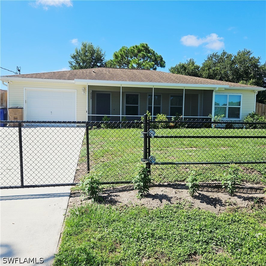 3 Bed SingleFamilyResidence for Sale in Lehigh Acres, photo 3