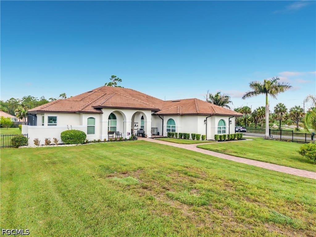 4 Bed Pool Home for Sale in Naples, photo 3