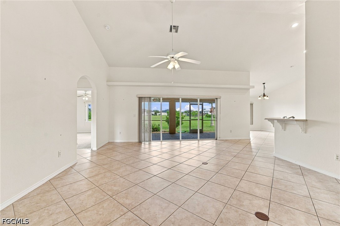 3 Bed SingleFamilyResidence for Sale in Cape Coral, photo 3