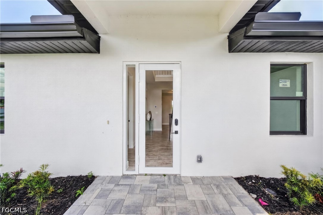 4 Bed Waterfront Home for Sale in Cape Coral, photo 3