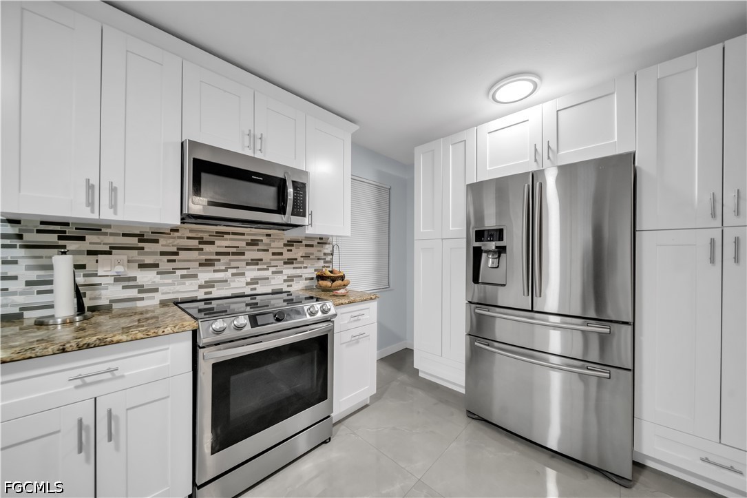 2 Bed SingleFamilyResidence for Sale in North Fort Myers, photo 3