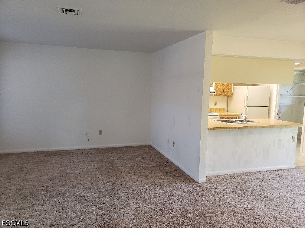2 Bed Condominium for Sale in Cape Coral, photo 3