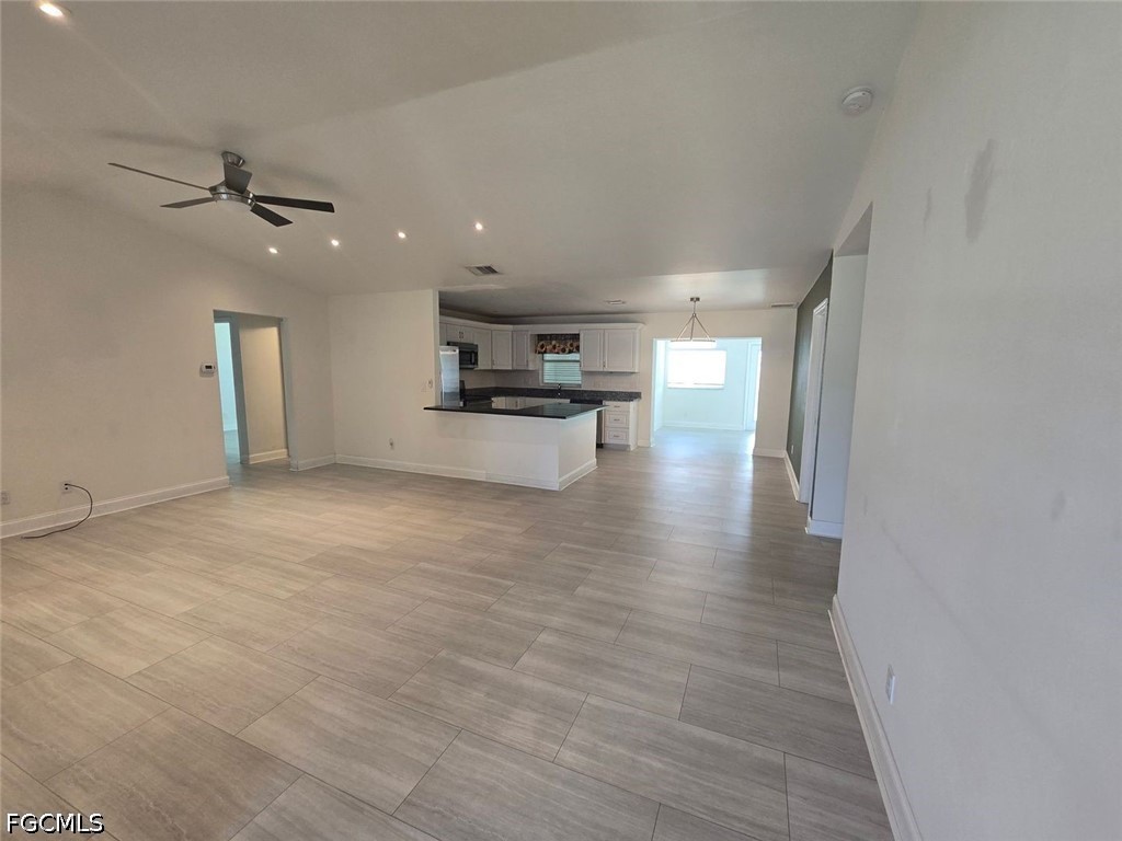 3 Bed SingleFamilyResidence for Sale in Cape Coral, photo 3