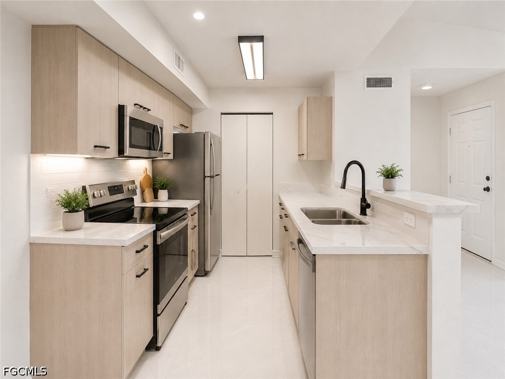 1 Bed Condominium for Sale in Venetian Palms, photo 3