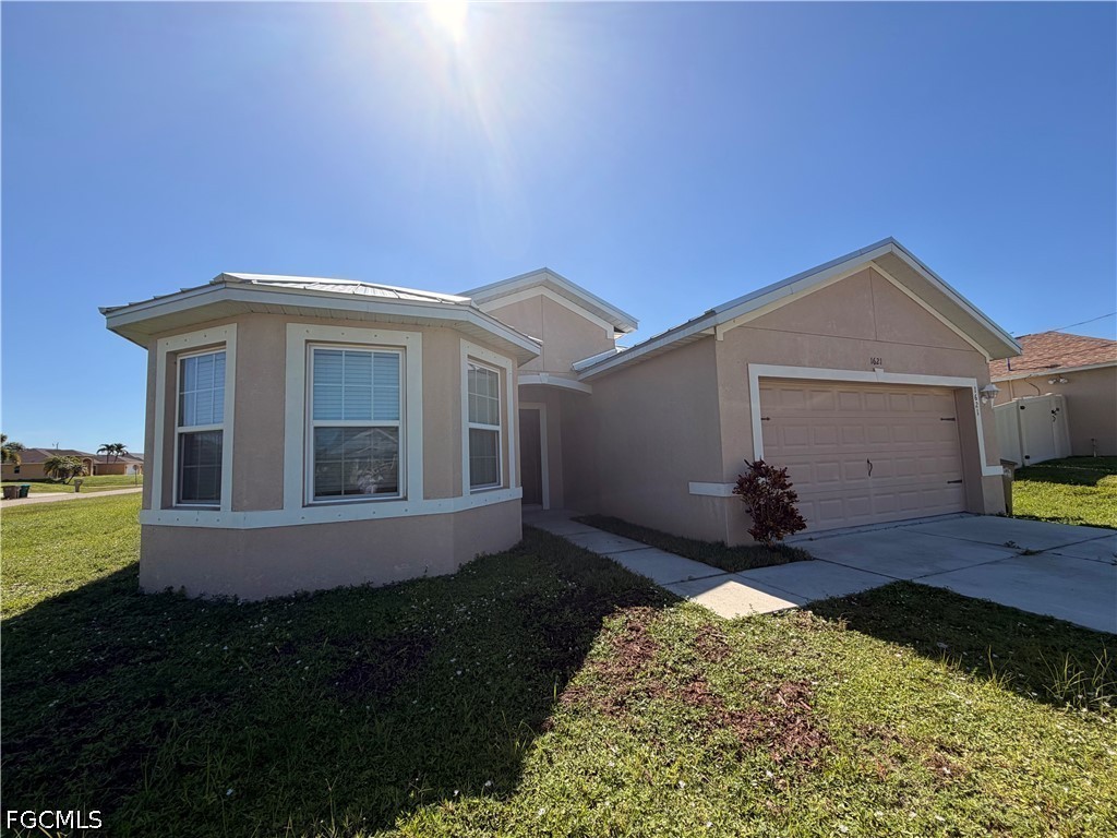 3 Bed SingleFamilyResidence for Sale in Cape Coral, photo 3