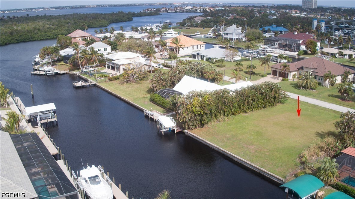 Waterfront Home for Sale in Fort Myers, photo 3