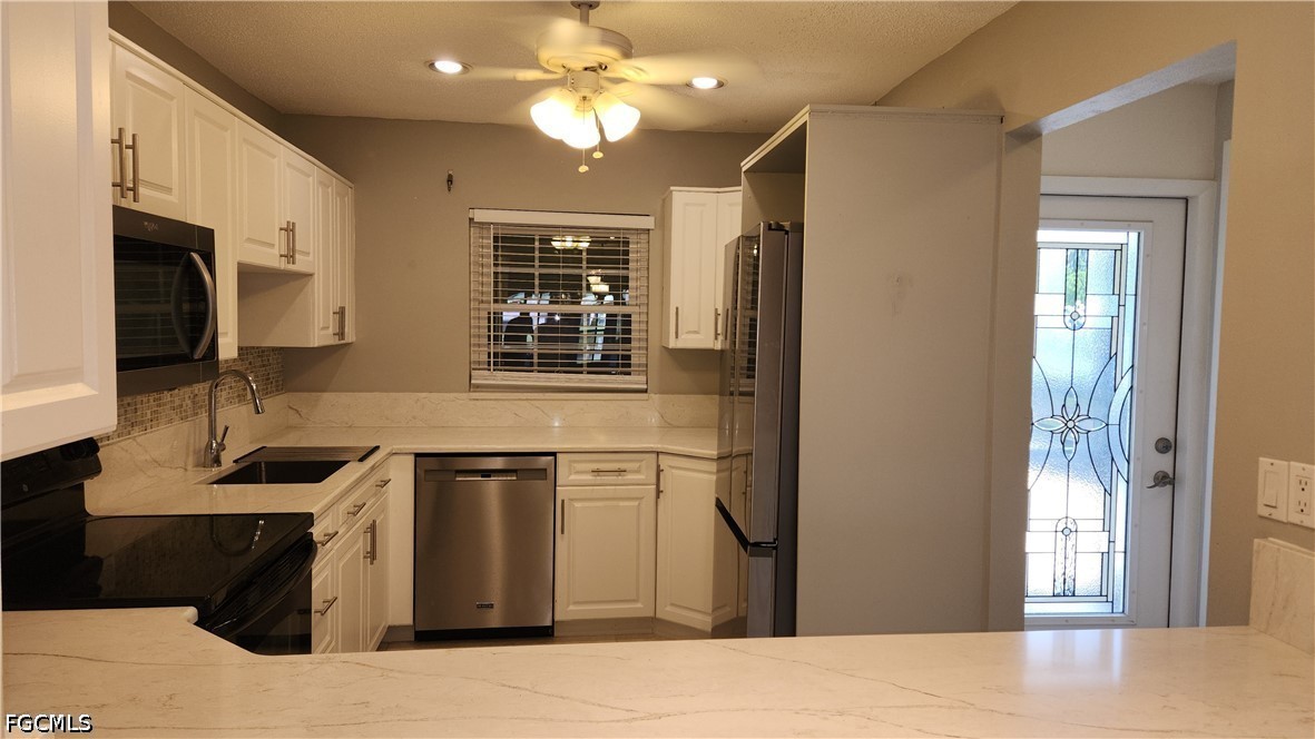 3 Bed Waterfront Home for Sale in Fort Myers, photo 3