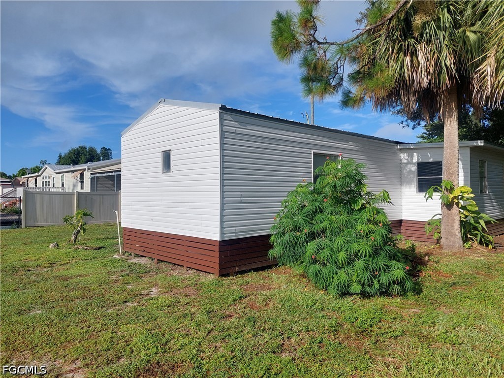 3 Bed ManufacturedHome for Sale in North Fort Myers, photo 3