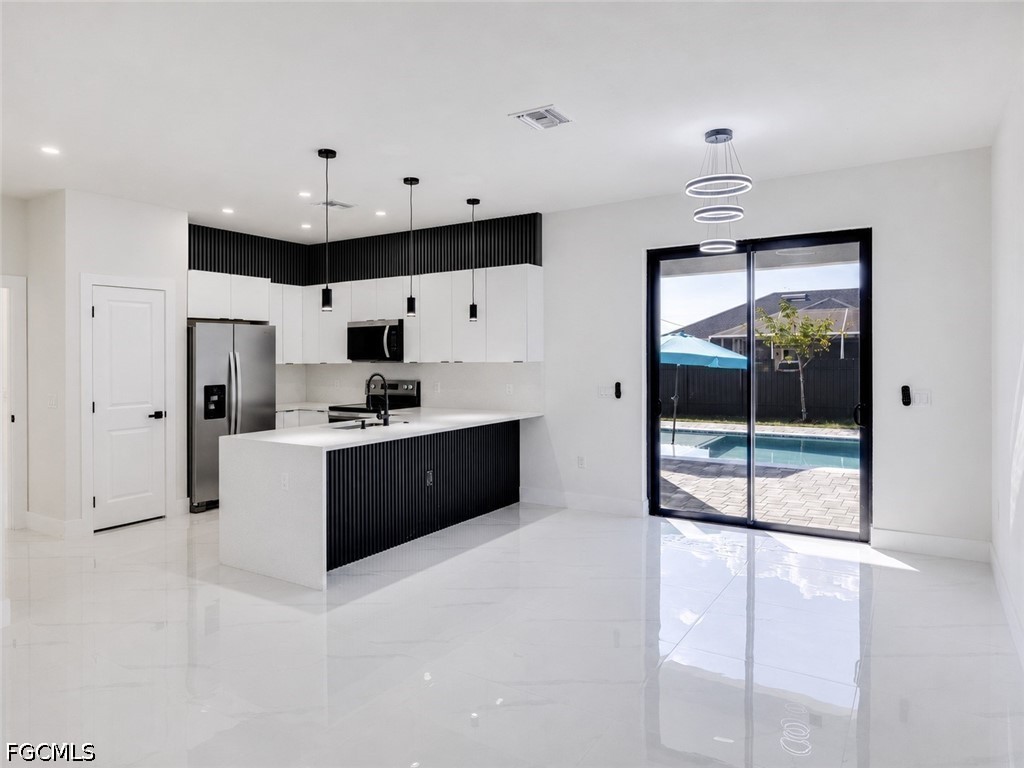 3 Bed Pool Home for Sale in Cape Coral, photo 3
