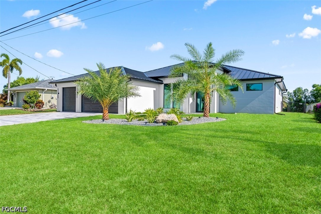3 Bed Pool Home for Sale in Cape Coral, photo 3