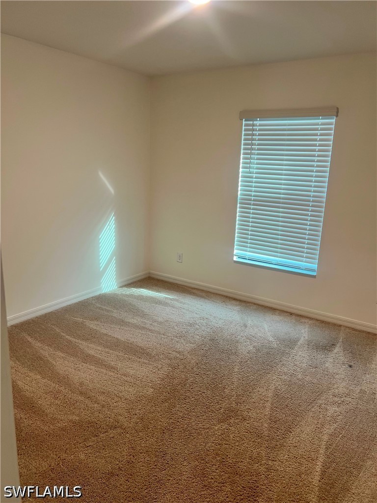 3 Bed SingleFamilyResidence for Sale in Mirror Lakes, photo 3