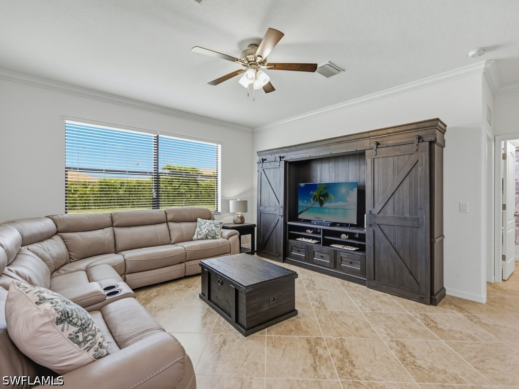 5 Bed SingleFamilyResidence for Sale in Naples, photo 3
