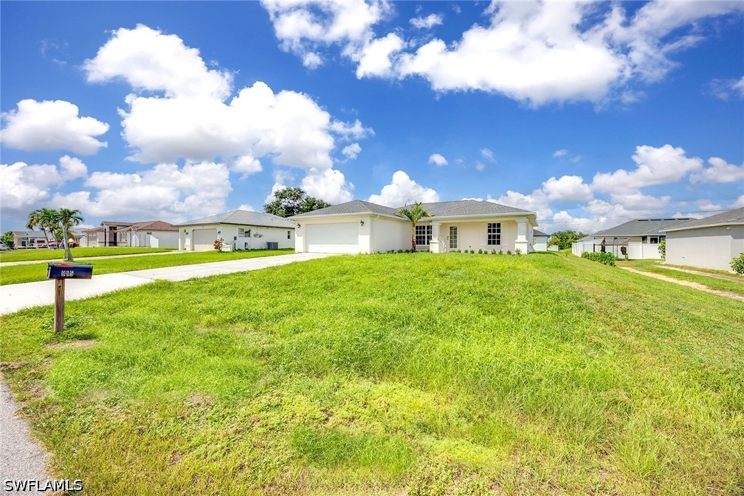 3 Bed SingleFamilyResidence for Sale in Cape Coral, photo 3