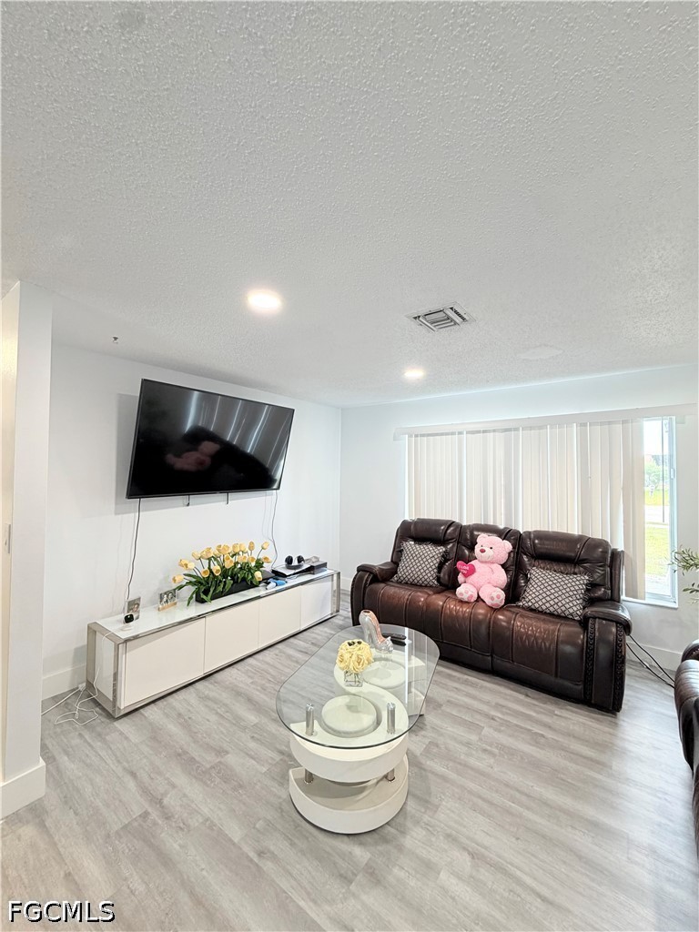 3 Bed Pool Home for Sale in Cape Coral, photo 3