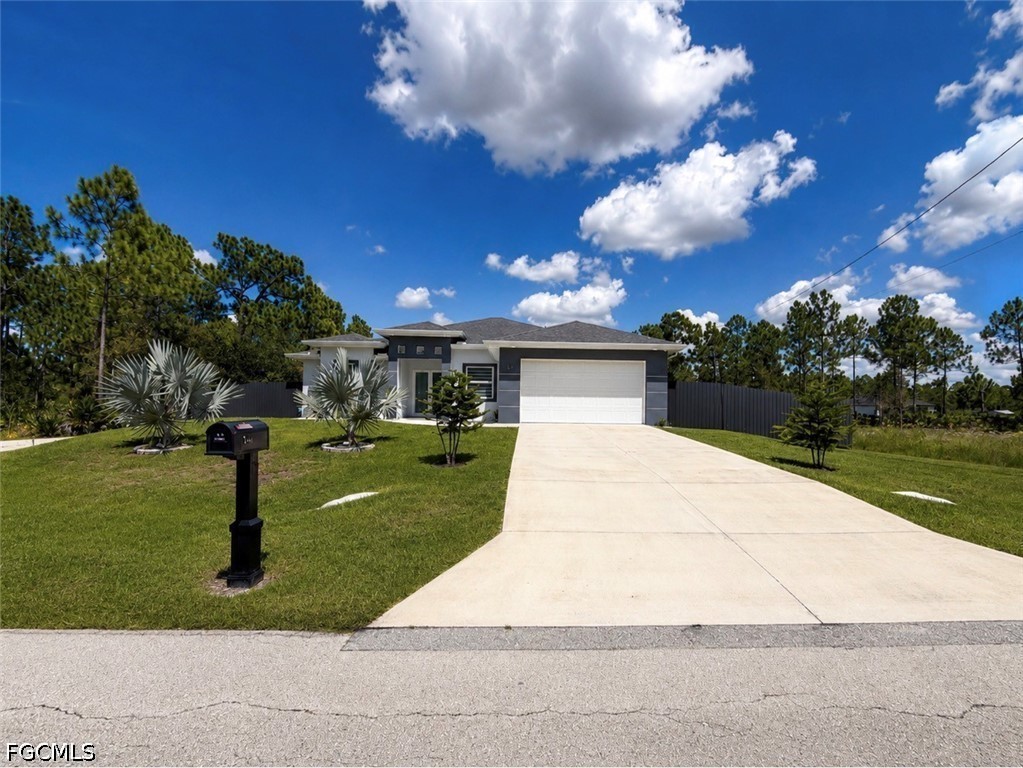 3 Bed SingleFamilyResidence for Sale in Lehigh Acres, photo 3