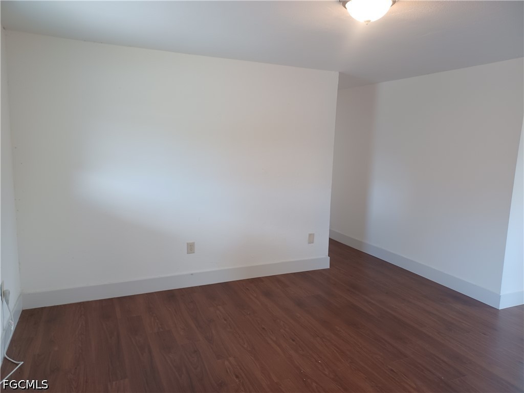 3 Bed SingleFamilyResidence for Sale in Fort Myers, photo 3