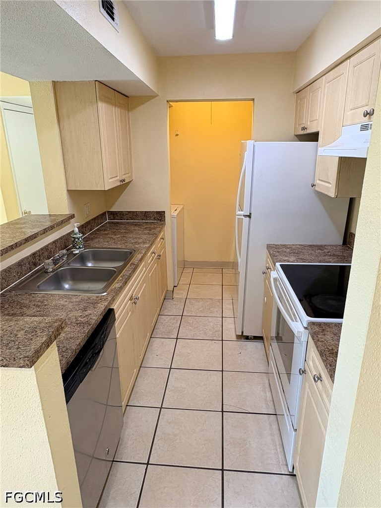 1 Bed Condominium for Sale in Village Creek, photo 3