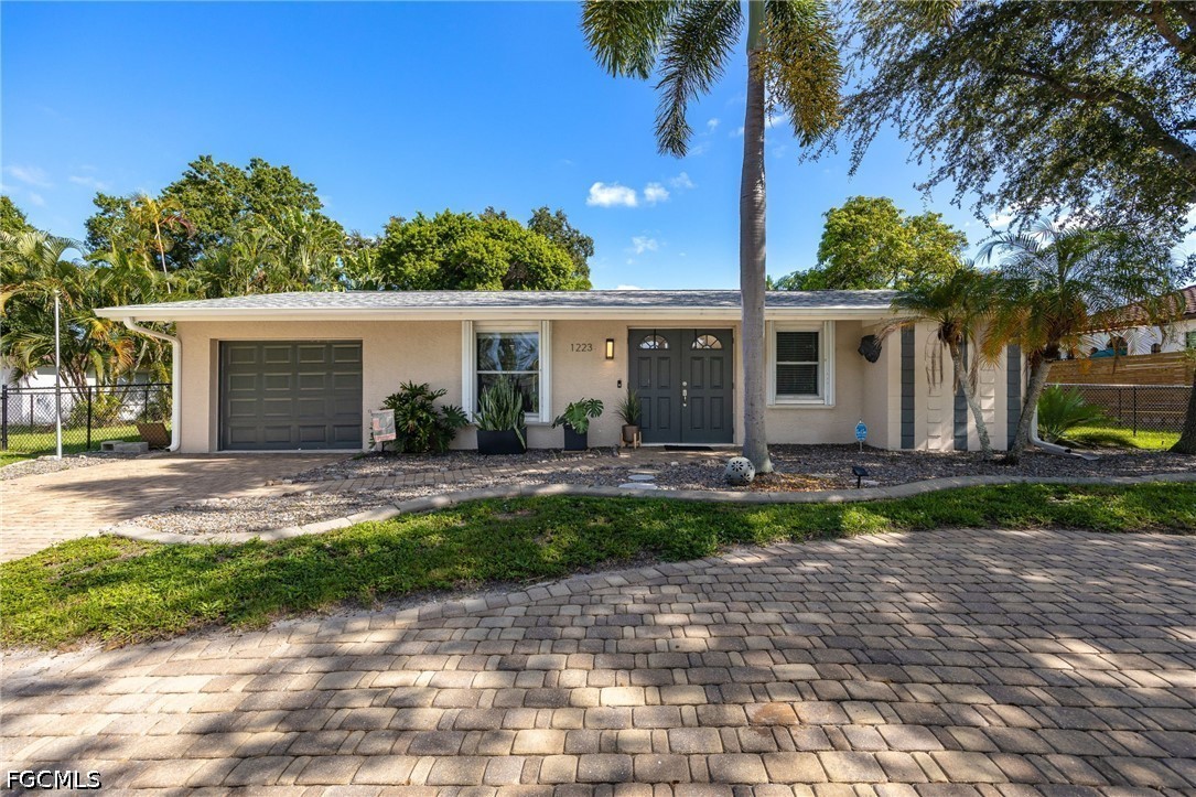 3 Bed SingleFamilyResidence for Sale in Caloosa View, photo 3