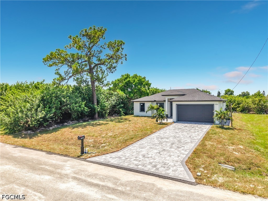 3 Bed Waterfront Home for Sale in Lehigh Acres, photo 3