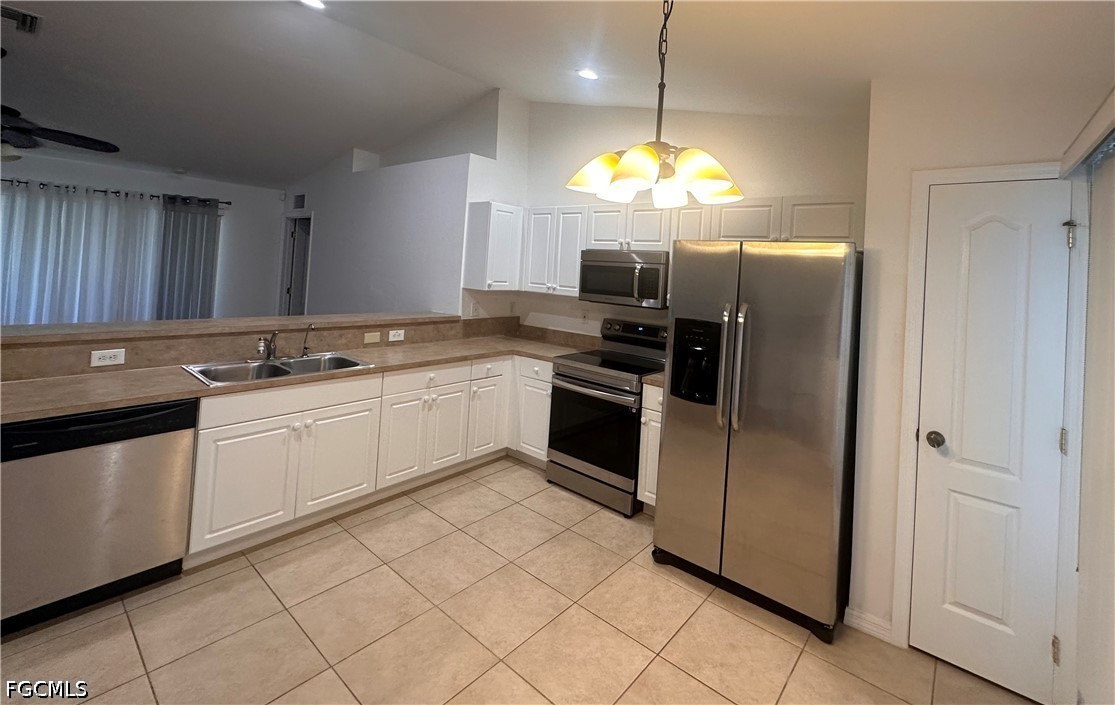 3 Bed SingleFamilyResidence for Sale in Lehigh Acres, photo 3