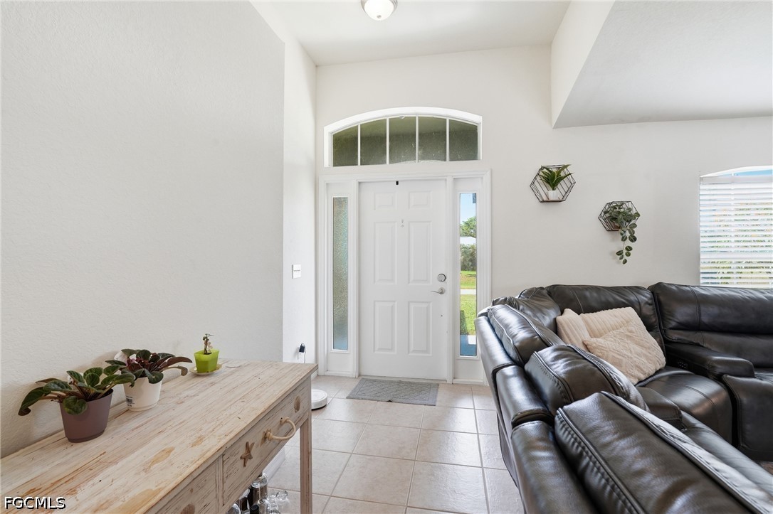 4 Bed SingleFamilyResidence for Sale in Cape Coral, photo 3