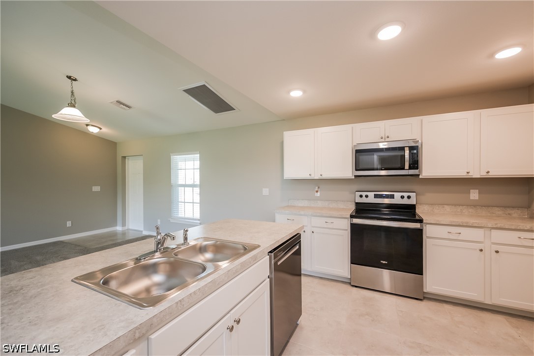 3 Bed SingleFamilyResidence for Sale in Lehigh Acres, photo 3