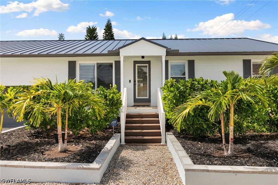 3 Bed Pool Home for Sale in Marco Island, photo 3