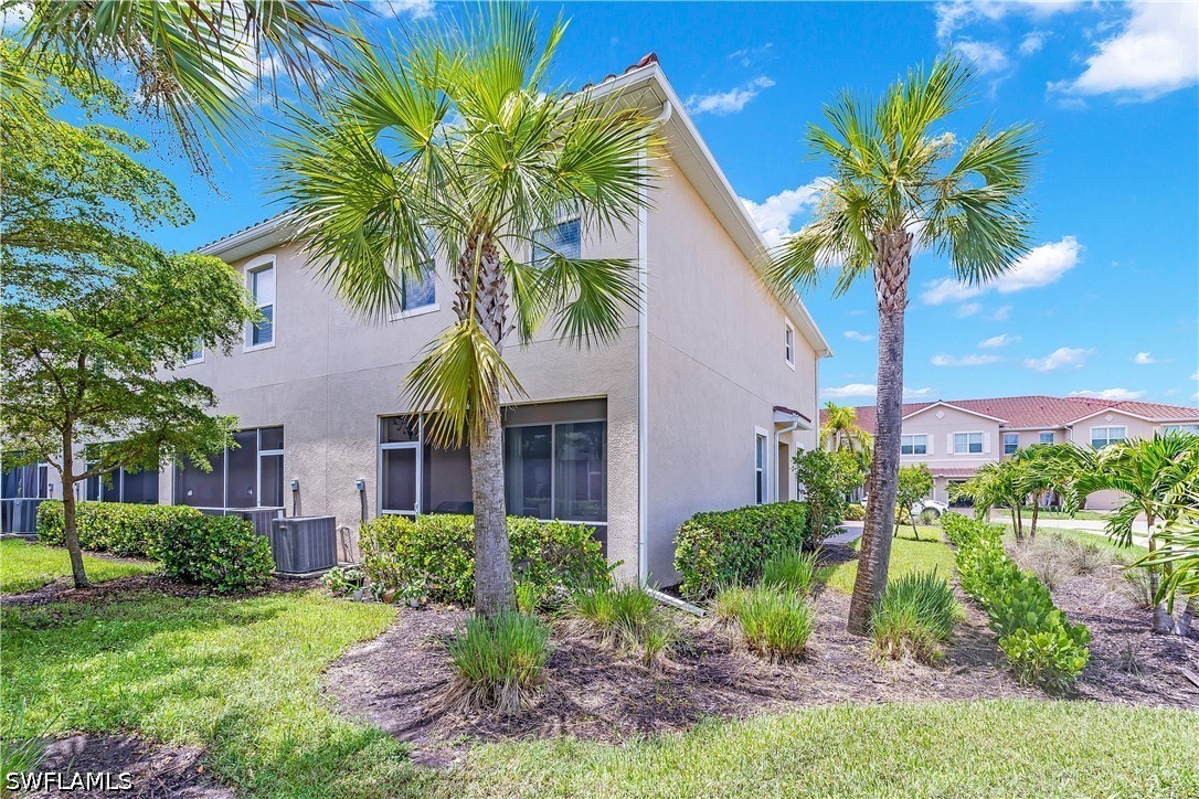 3 Bed Townhouse for Sale in Naples, photo 3