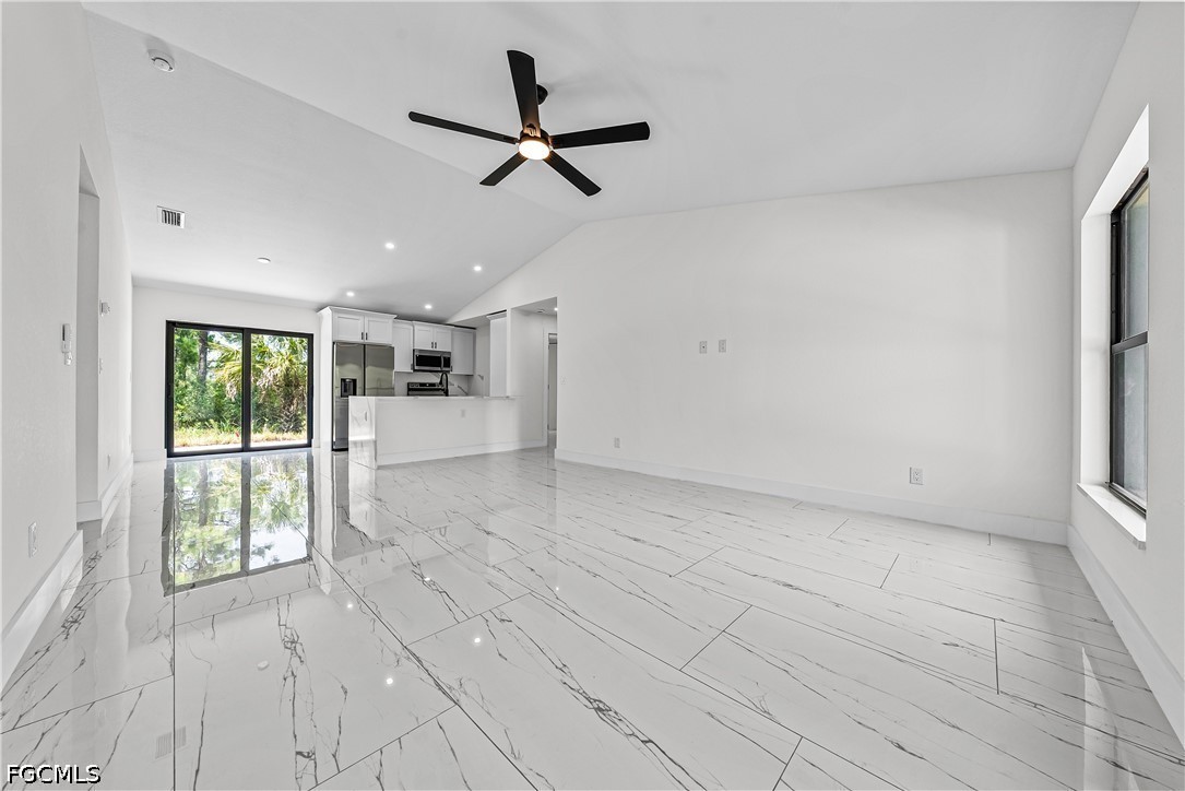 3 Bed SingleFamilyResidence for Sale in Lehigh Acres, photo 3