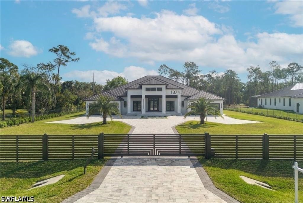 5 Bed Pool Home for Sale in Naples, photo 3