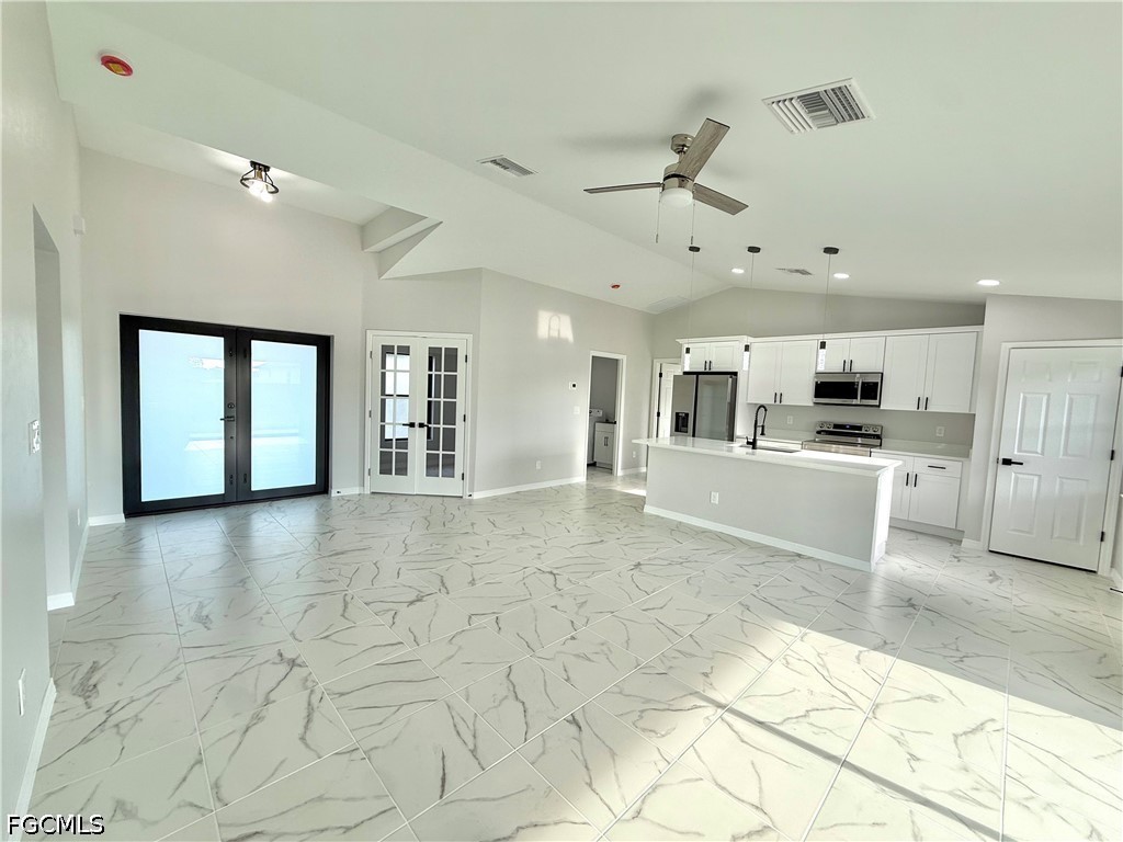 3 Bed SingleFamilyResidence for Sale in Cape Coral, photo 3