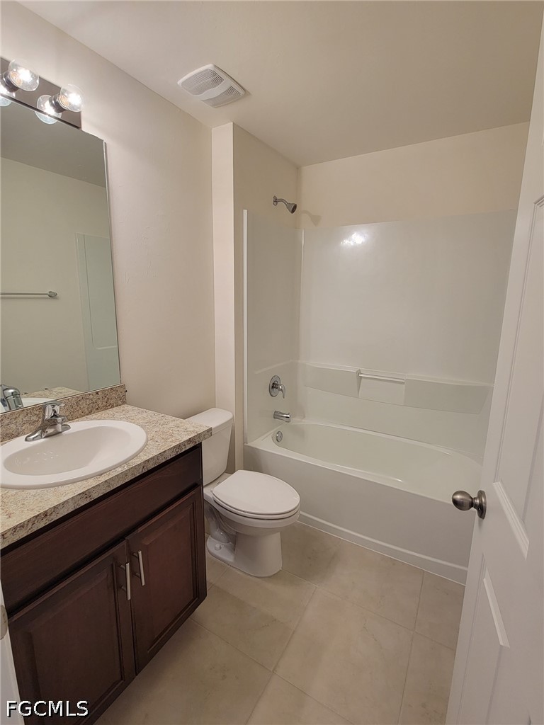 3 Bed SingleFamilyResidence for Sale in Lehigh Acres, photo 3
