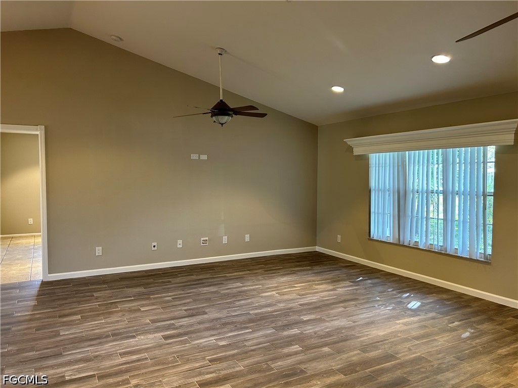 3 Bed SingleFamilyResidence for Sale in Cape Coral, photo 3
