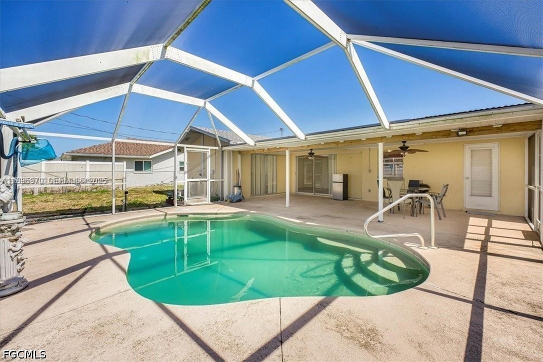 3 Bed Pool Home for Sale in Cape Coral, photo 3