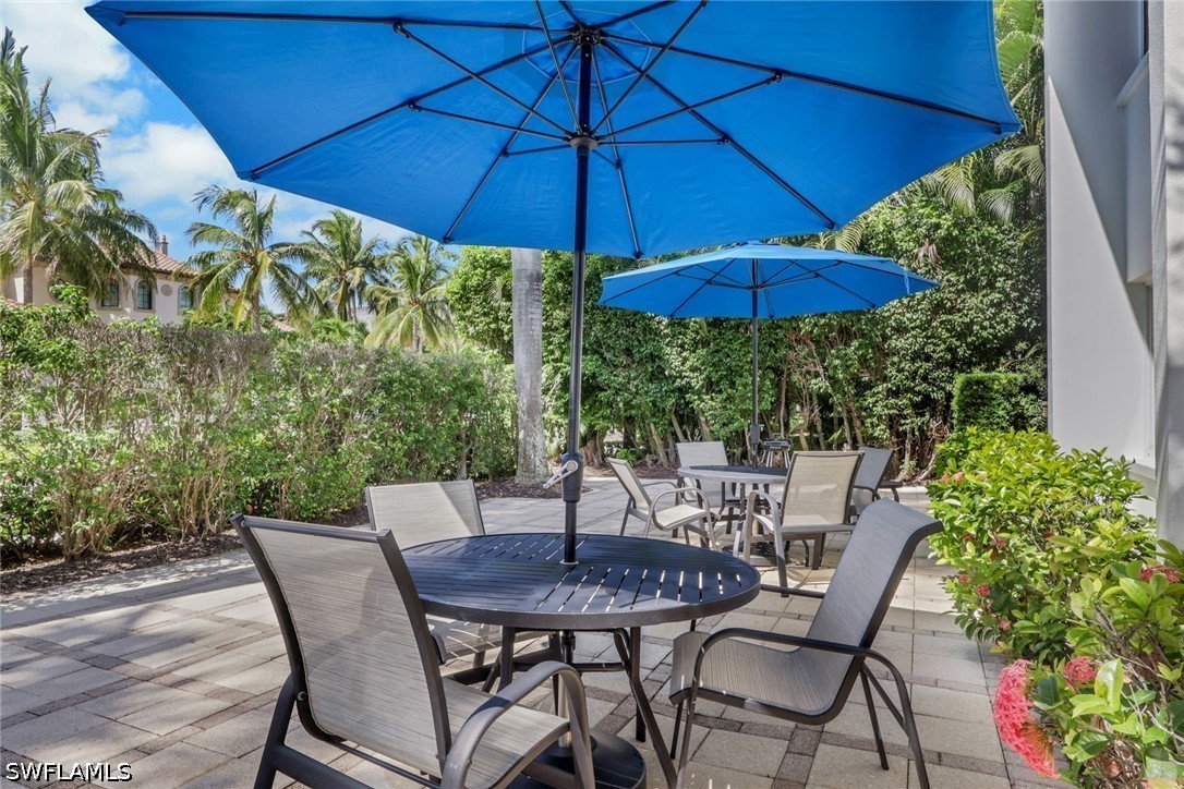 2 Bed Condominium for Sale in Naples, photo 3