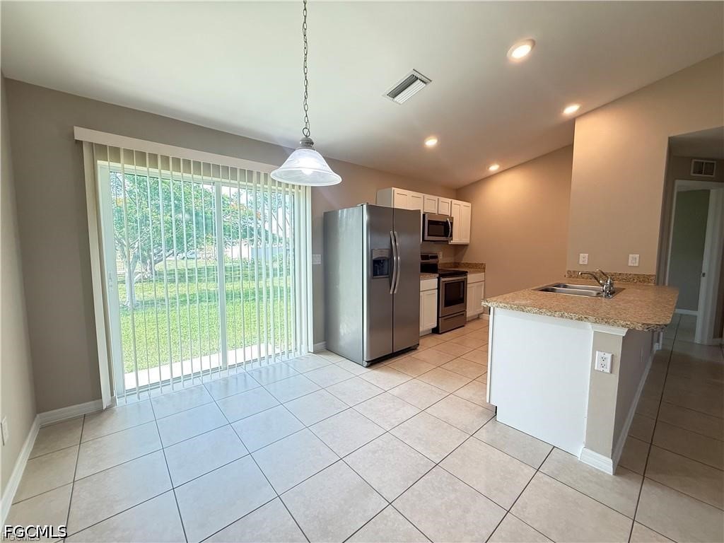3 Bed SingleFamilyResidence for Sale in Cape Coral, photo 3
