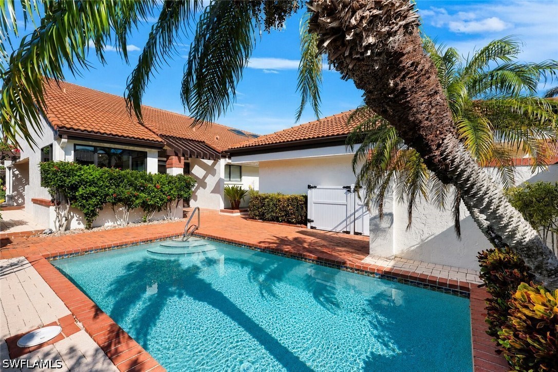 2 Bed Pool Home for Sale in Bay Villas, photo 3