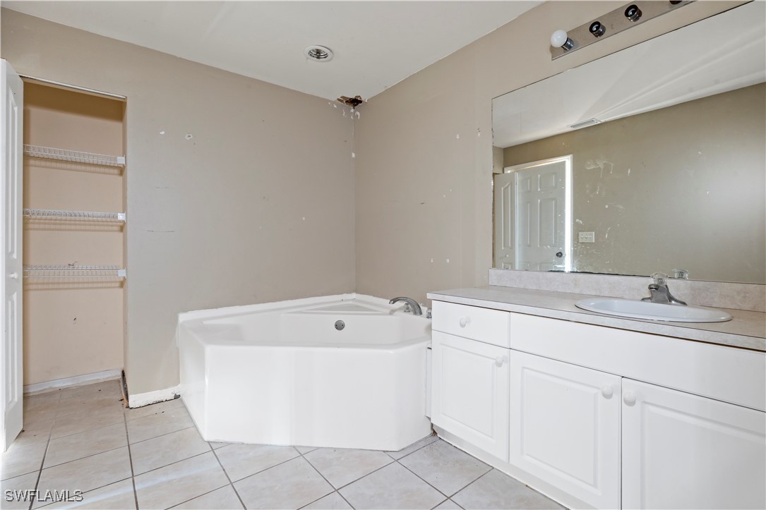4 Bed SingleFamilyResidence for Sale in Lehigh Acres, FL — photo 21