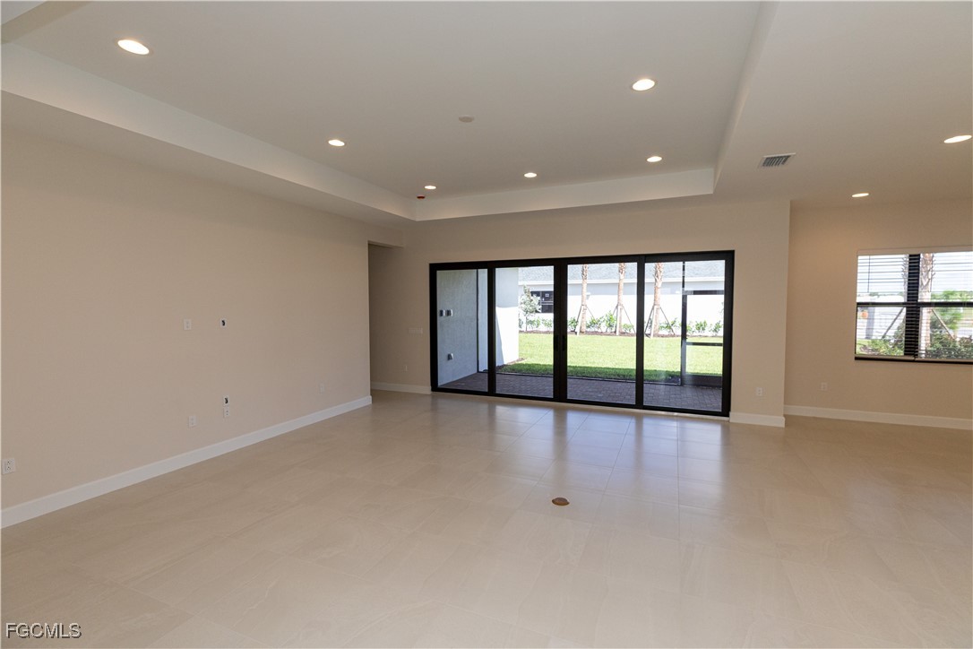 3 Bed SingleFamilyResidence for Sale in Valencia Harbor, FL — photo 21