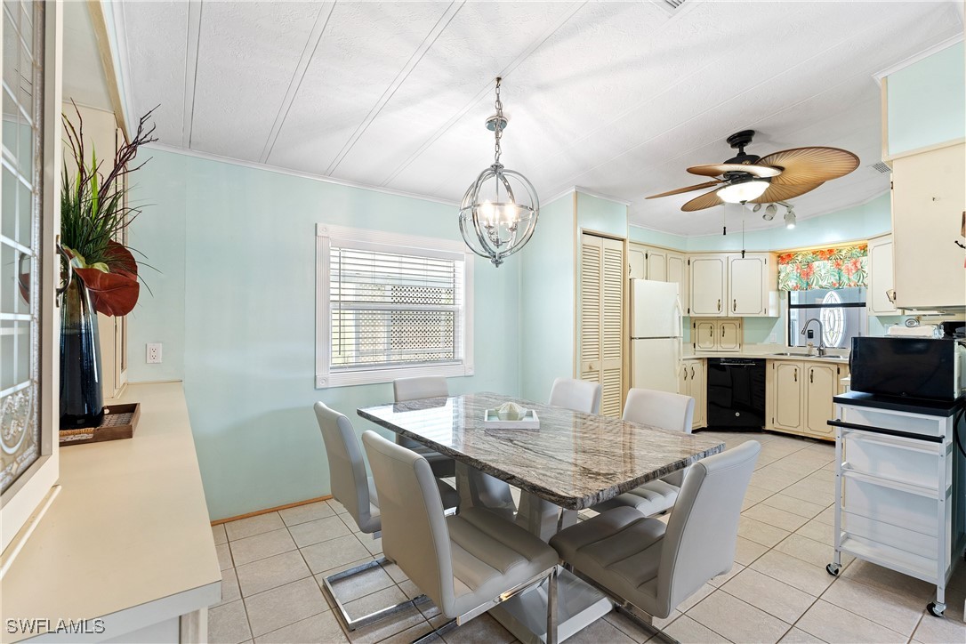 2 Bed ManufacturedHome for Sale in Naples, FL, $210,000 — photo 21