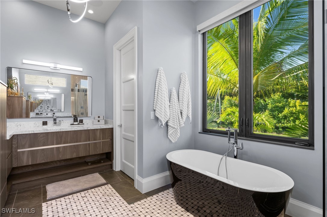5 Bed Pool Home for Sale in Aqualane Shores, photo 21