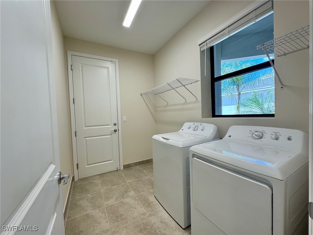 3 Bed SingleFamilyResidence for Sale in Valencia Harbor, FL — photo 21