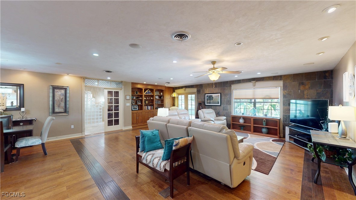 3 Bed Pool Home for Sale in Meadows, photo 21