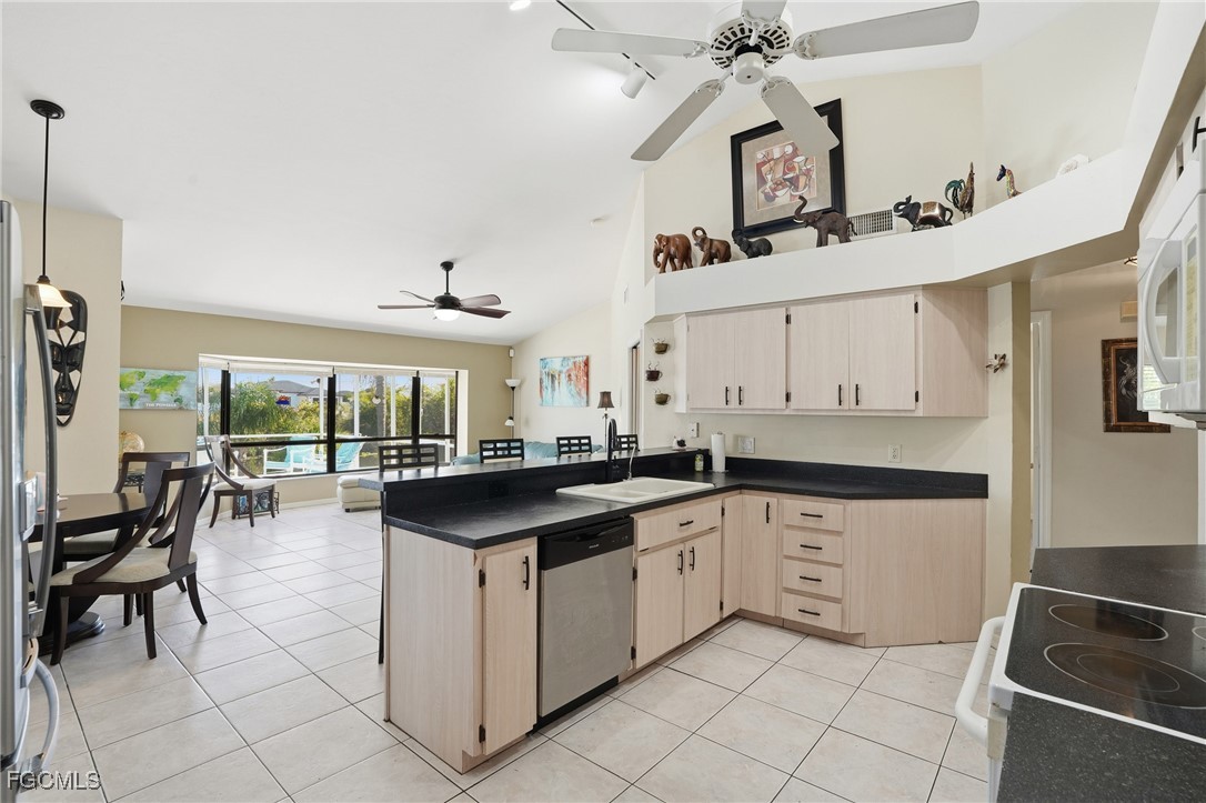 3 Bed Pool Home for Sale in Cape Coral, photo 21